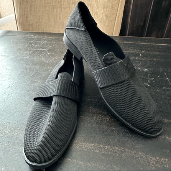 Tahari Women's Black Textured Flats - Picture 2 of 7